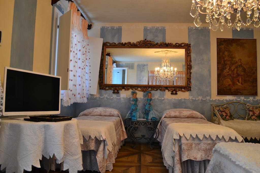 La Maison Delle Favole Desenzano del Garda Bilik gambar